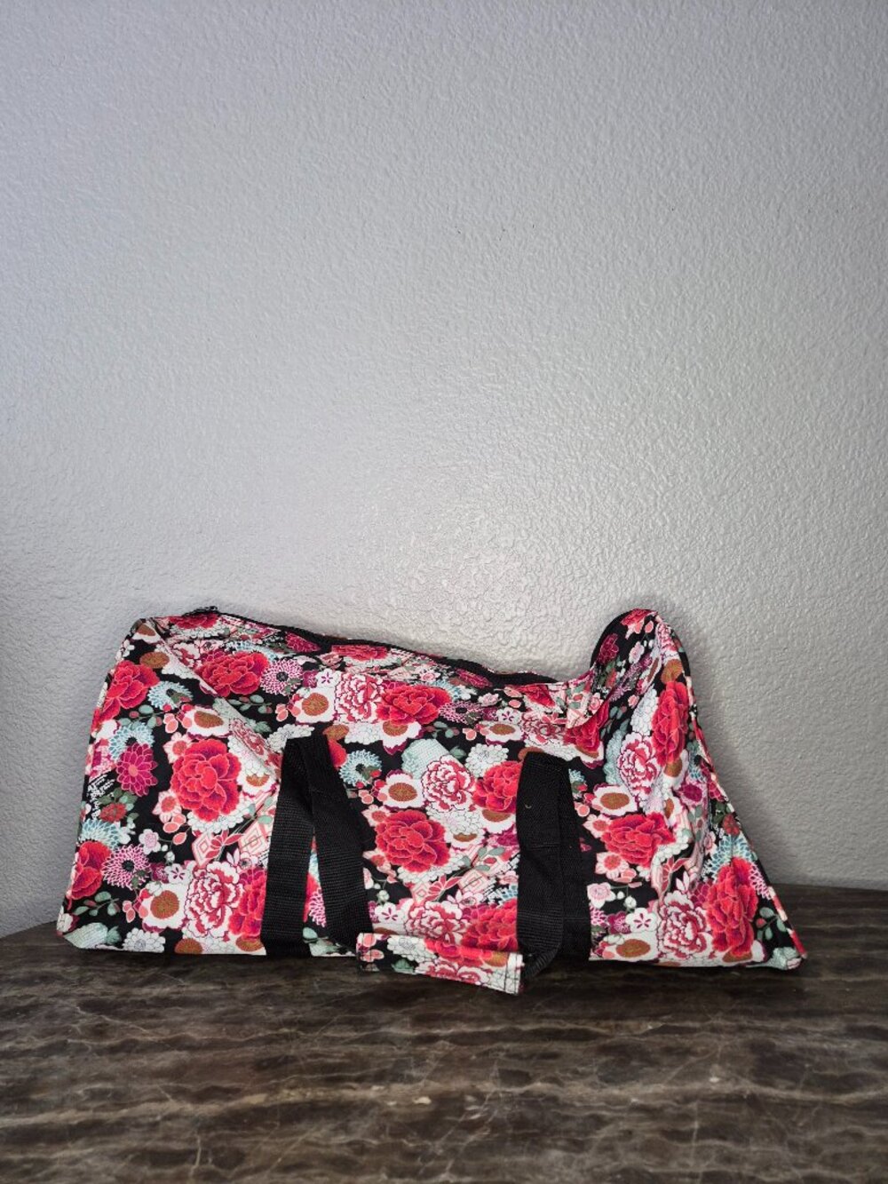 NWOT White/Pink Floral Duffel Bag Light Weight. zip Up W/ 2 Handle Straps